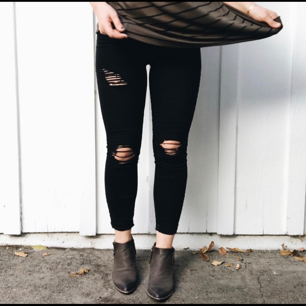 Carly Jean Los Angeles Favorite Distressed Jeans